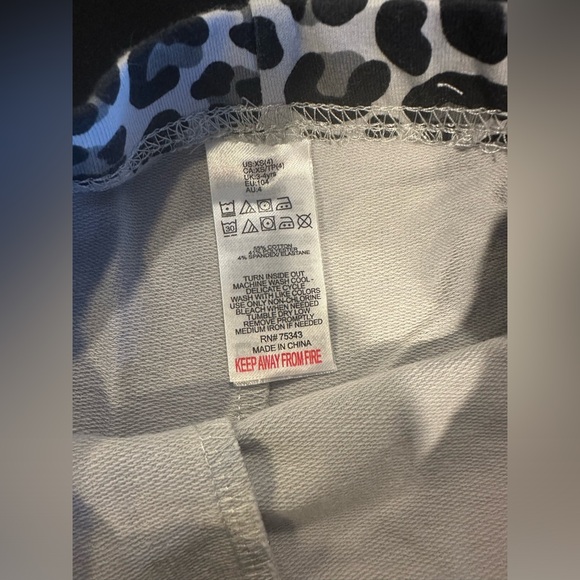 Aspen Kids Two Piece Leopard Toddler Girl Sweater/Legging Set Sixe XS (4) - Picture 6 of 7